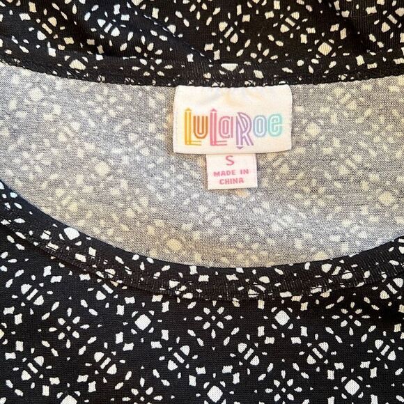 Lularoe Women's Oversized Top In Black And White Geometric Print - Picture 8 of 8